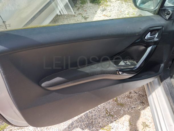 Peugeot 208 · Ano 2018