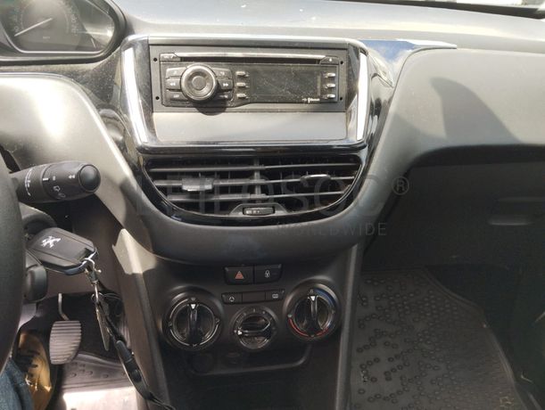 Peugeot 208 · Ano 2018