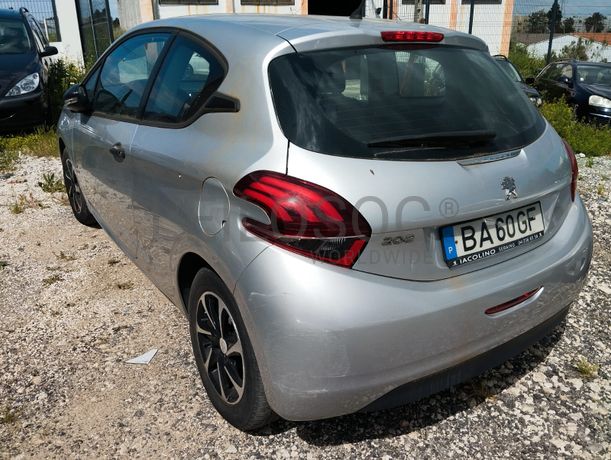 Peugeot 208 · Ano 2018