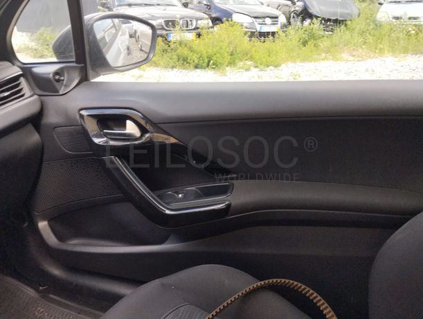 Peugeot 208 · Ano 2018