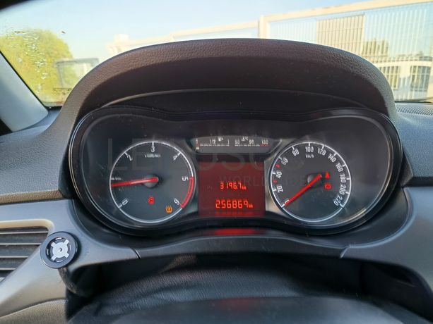 Opel Corsa 1.3 CDTI · Ano 2016