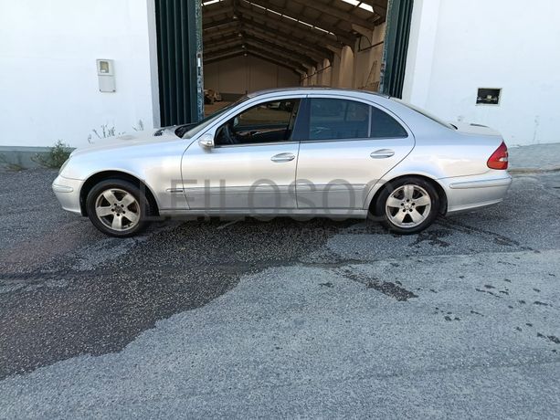 Mercedes-Benz E270 · Ano 2002