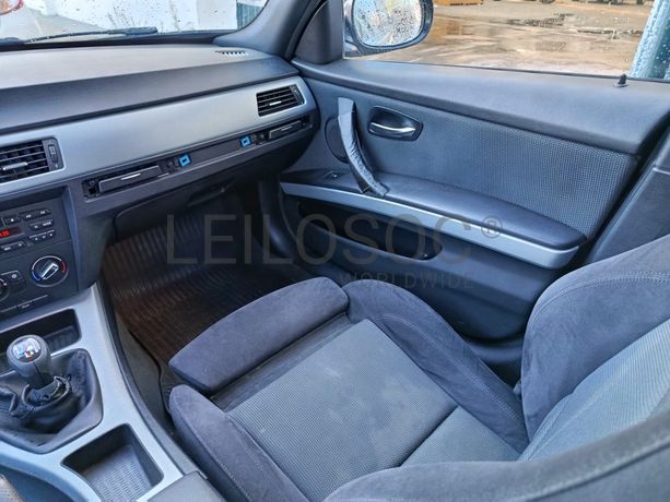 BMW 318D · Ano 2012