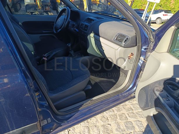 Renault Clio · Ano 2002