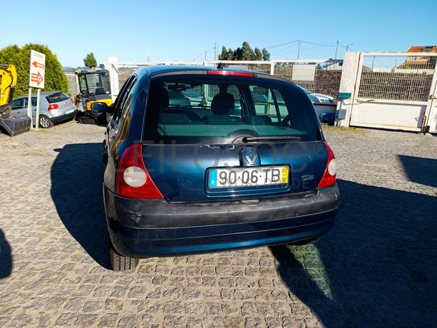 Renault Clio · Ano 2002