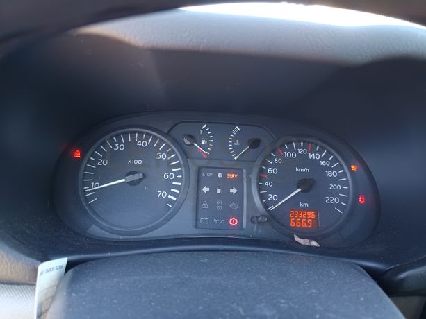 Renault Clio · Ano 2002