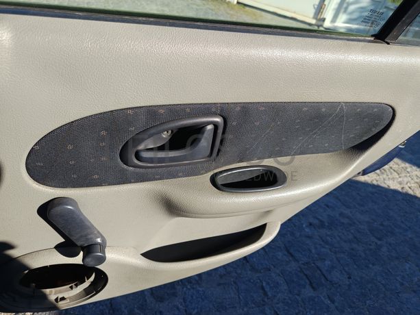 Renault Clio · Ano 2002