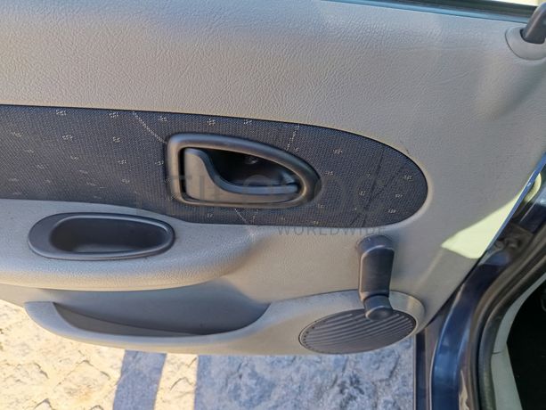 Renault Clio · Ano 2002