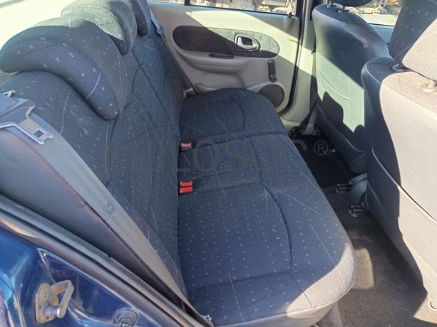 Renault Clio · Ano 2002