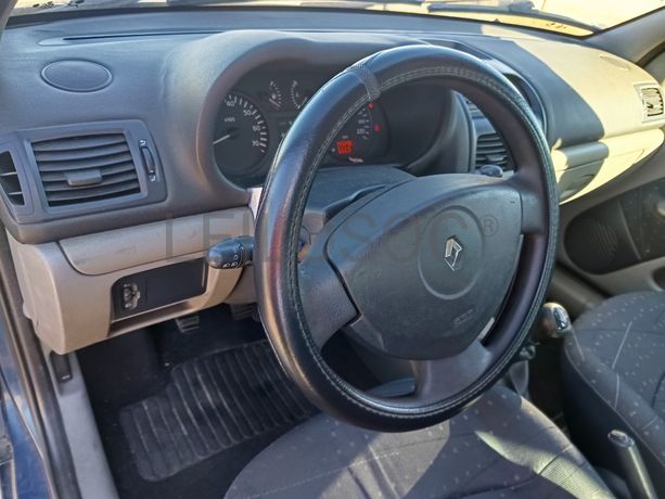 Renault Clio · Ano 2002
