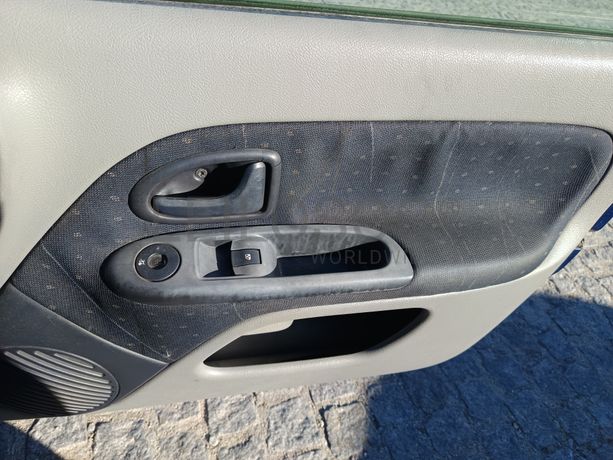 Renault Clio · Ano 2002