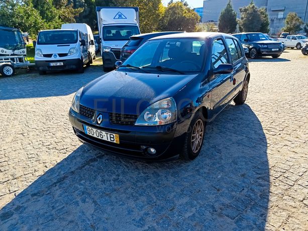 Renault Clio · Ano 2002