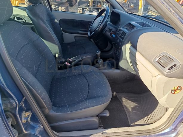 Renault Clio · Ano 2002