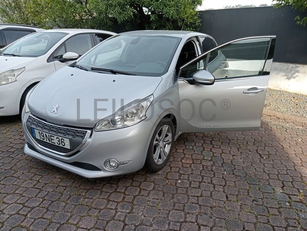 Peugeot 208 · Ano 2012