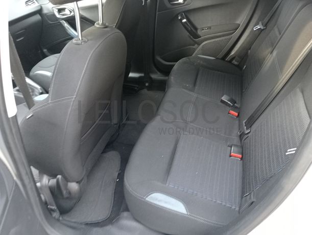 Peugeot 208 · Ano 2012