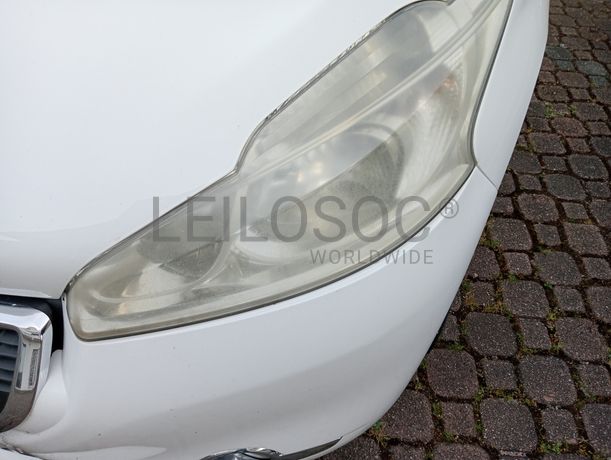 Peugeot 208 · Ano 2012
