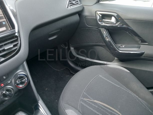 Peugeot 208 · Ano 2012