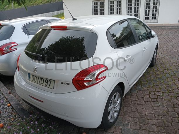 Peugeot 208 · Ano 2012