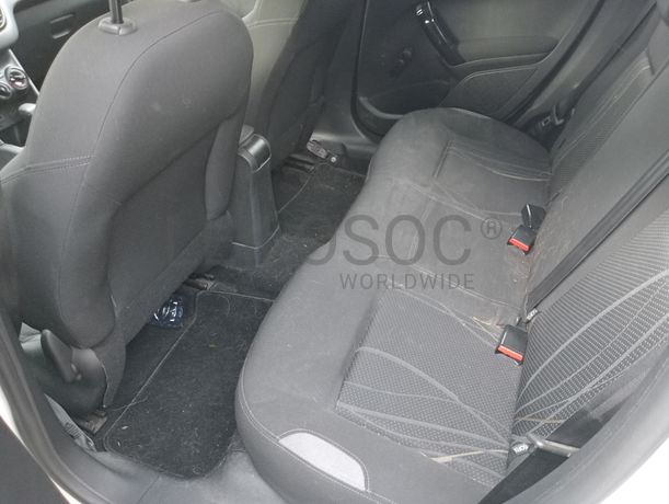 Peugeot 208 · Ano 2012