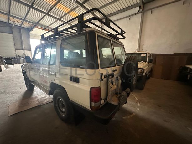 TOYOTA	LAND CRUISER