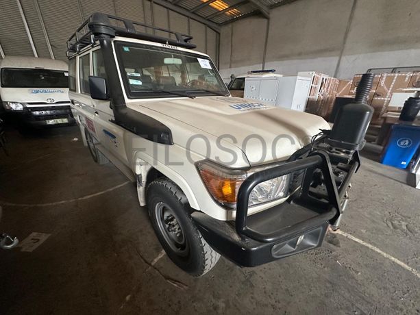 TOYOTA	LAND CRUISER