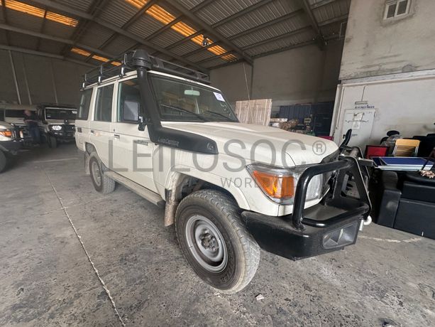 TOYOTA	LAND CRUISER