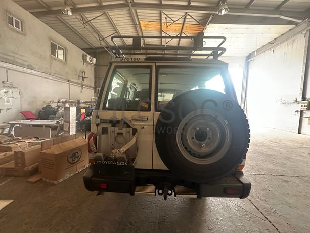 TOYOTA	LAND CRUISER
