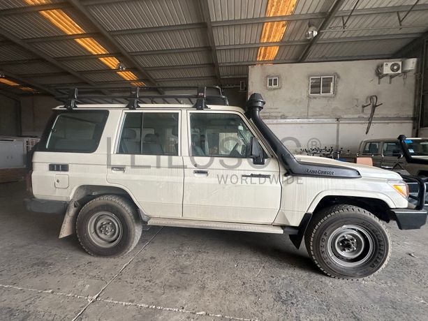 TOYOTA	LAND CRUISER