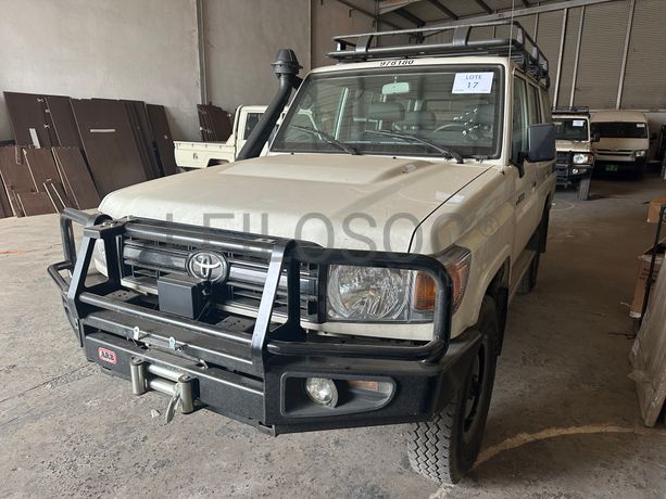 TOYOTA	LAND CRUISER