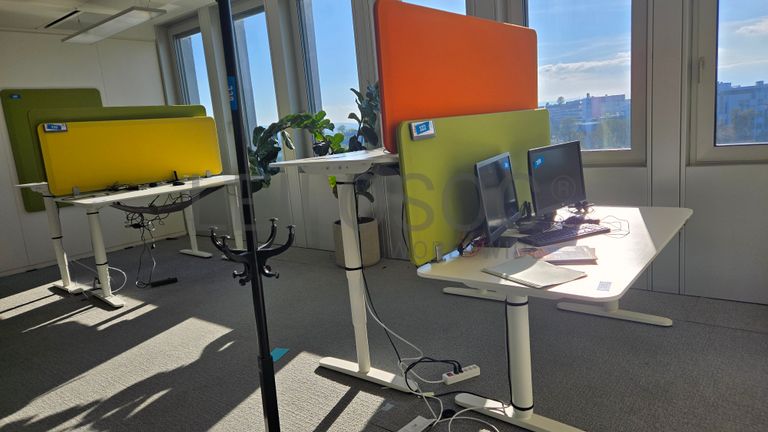 Ensemble de postes de travail ergonomiques