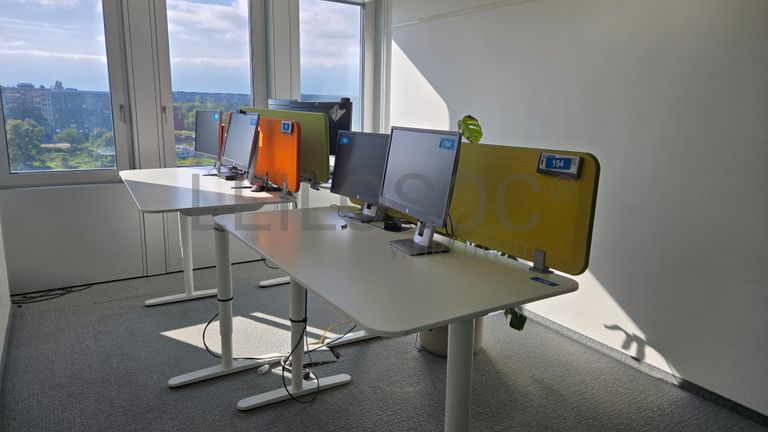 Ensemble de postes de travail électriques