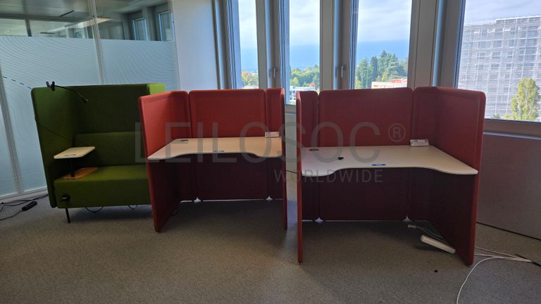 Espace de travail hybride avec mobilier design