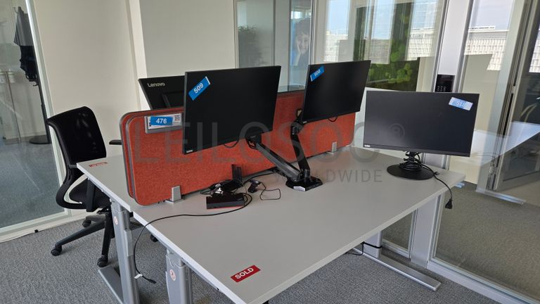 Espace de travail hybride avec mobilier design