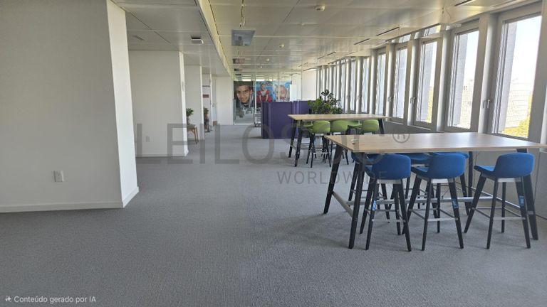 Zone de coworking colorée