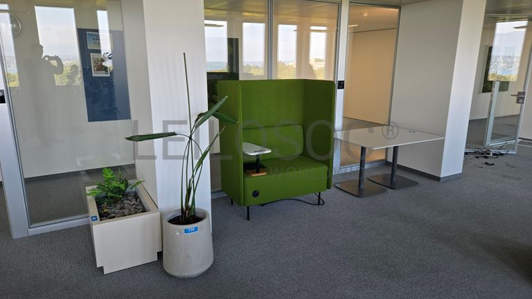 Zone de coworking colorée