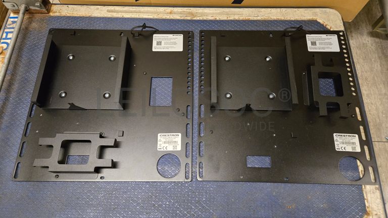 Système Crestron UC avec supports et mixeurs USB