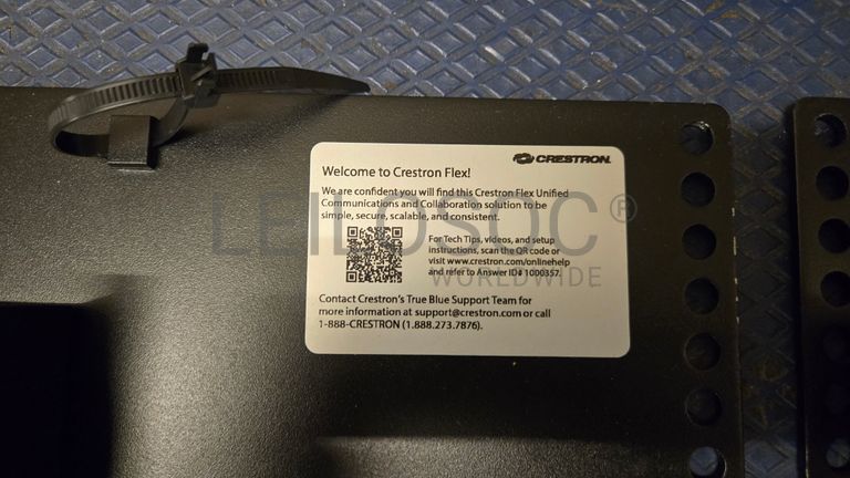 Système Crestron UC avec supports et mixeurs USB