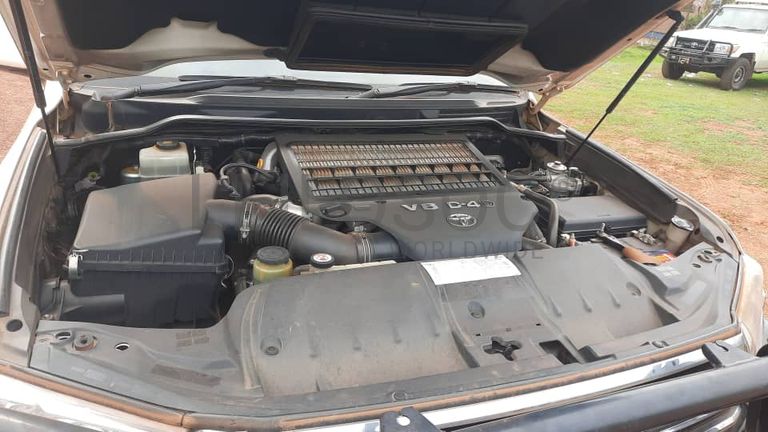 Toyota  Landcruser VX - VDJ200R-GNTEZ 2017