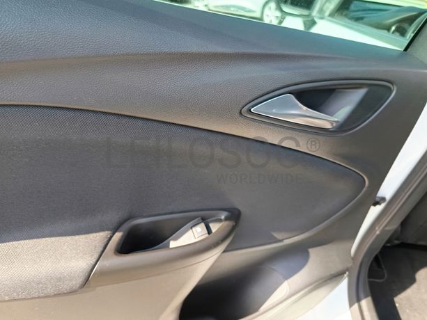 Opel Astra · Ano 2020