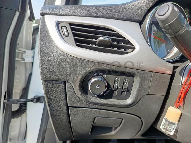 Opel Astra · Ano 2020