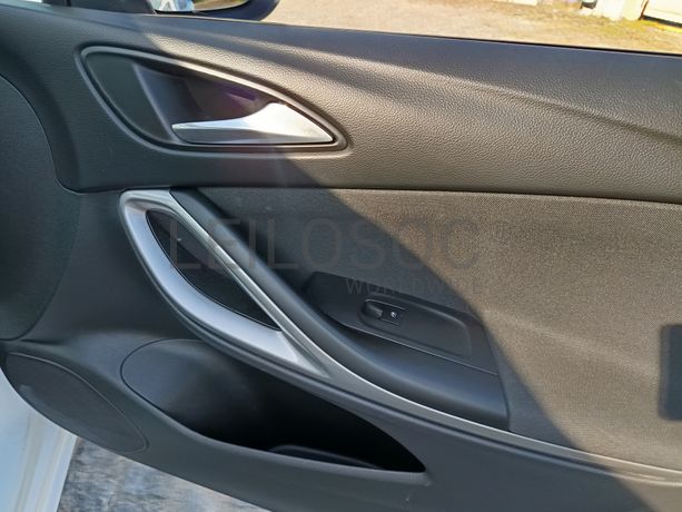 Opel Astra · Ano 2020