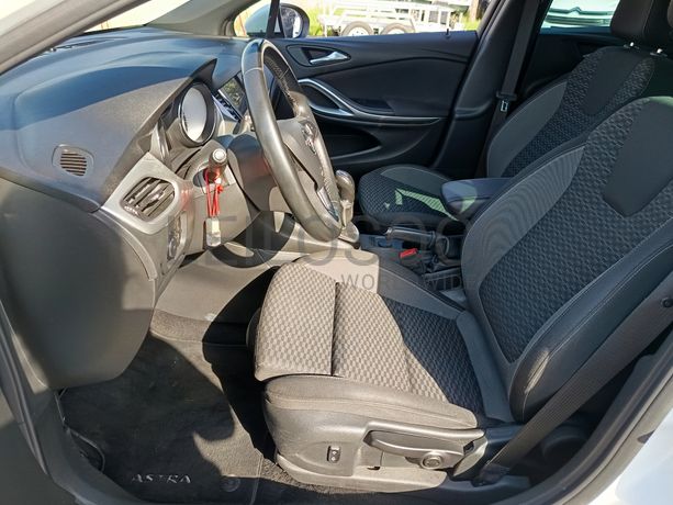 Opel Astra · Ano 2020