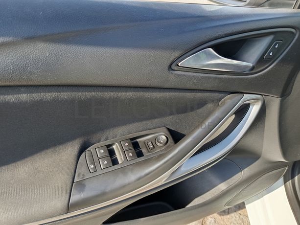 Opel Astra · Ano 2020