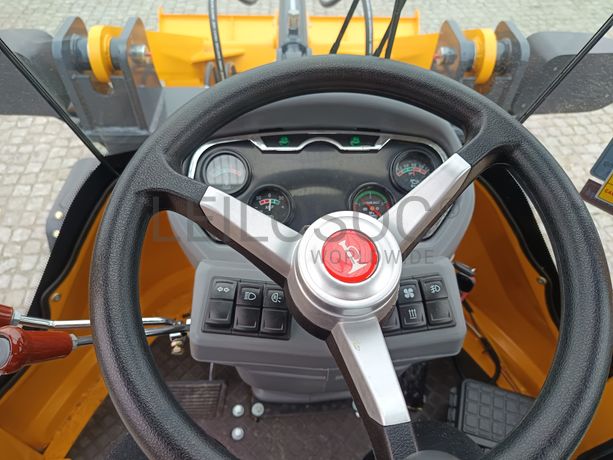 Pá Carregadora Blanche · Ano 2025