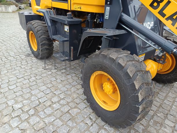 Pá Carregadora Blanche · Ano 2025