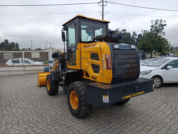 Pá Carregadora Blanche · Ano 2025