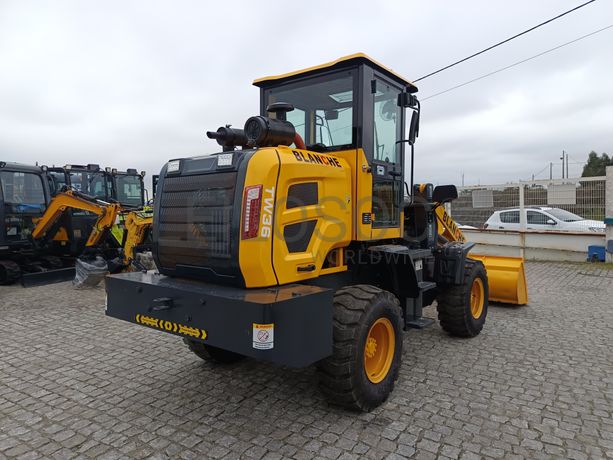 Pá Carregadora Blanche · Ano 2025