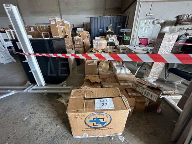 Equipamentos informáticos, artigos de tecnologia e economato