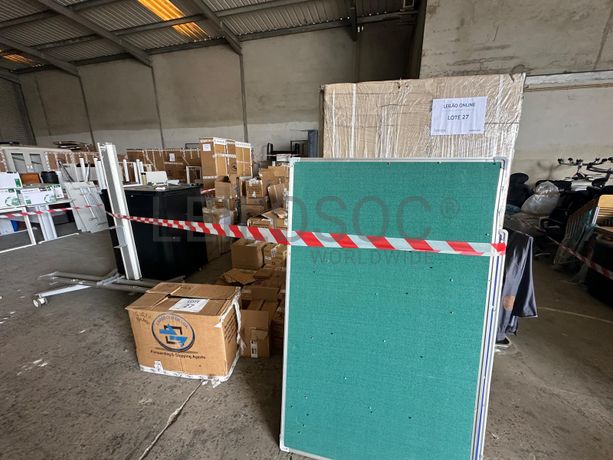 Equipamentos informáticos, artigos de tecnologia e economato