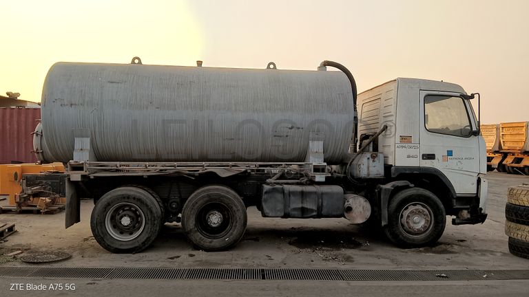 Auto-Tanques de Água 18 M3 VOLVO FM 12 6*4